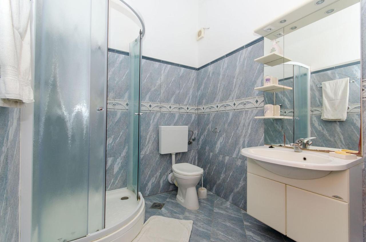 Apartments Ivanka Vis Exteriér fotografie