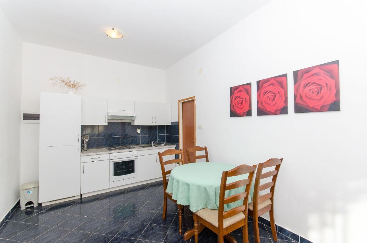 Apartments Ivanka Vis Exteriér fotografie